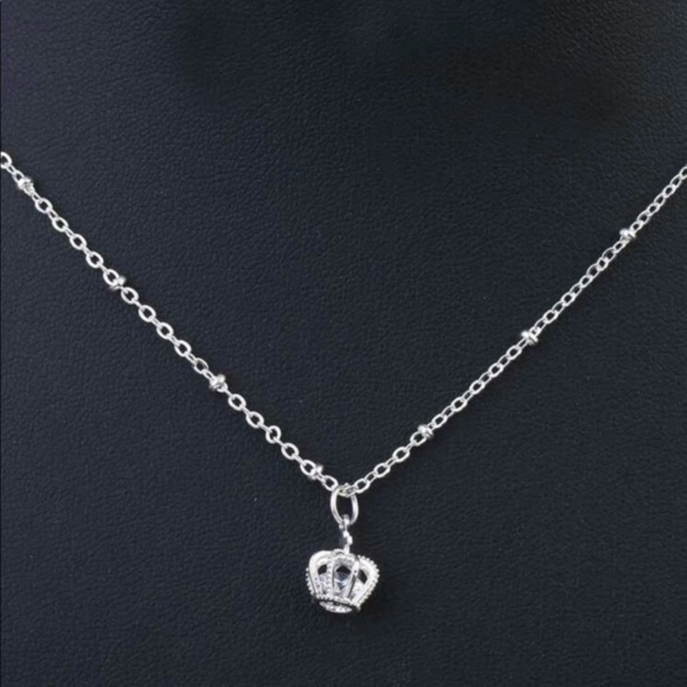 3/$30 🤍 Crown Pendant Necklace